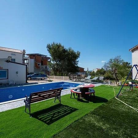 Apartmán Family-friendly With Swimming Pool Sukosan, Zadar - 24349