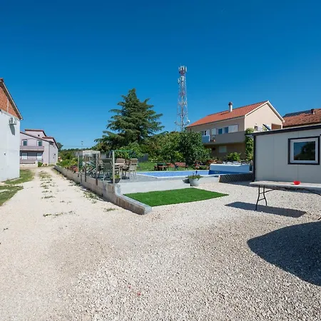 Apartmán Family-friendly With Swimming Pool Sukosan, Zadar - 24349 *