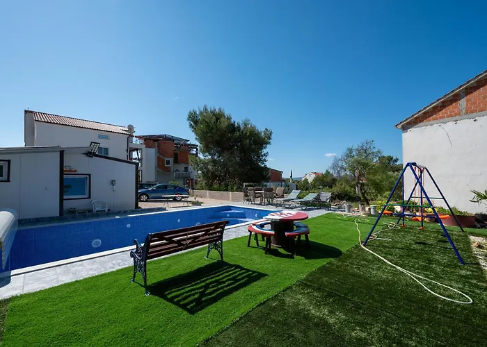 Appartement Family-friendly With Swimming Pool Sukosan, Zadar - 24349